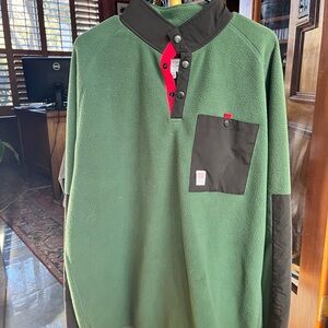 Green and Black Men's fleece pullover